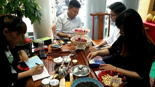 元旦節(jié)闔家團(tuán)圓，空氣能售后服務(wù)人員依然奮斗前線
